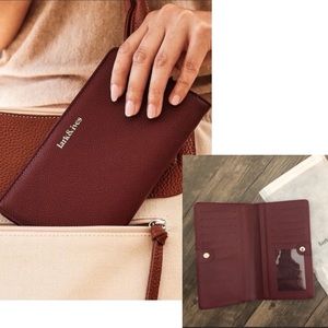 ⭐️ Lark & Ives Vegan Leather Wallet